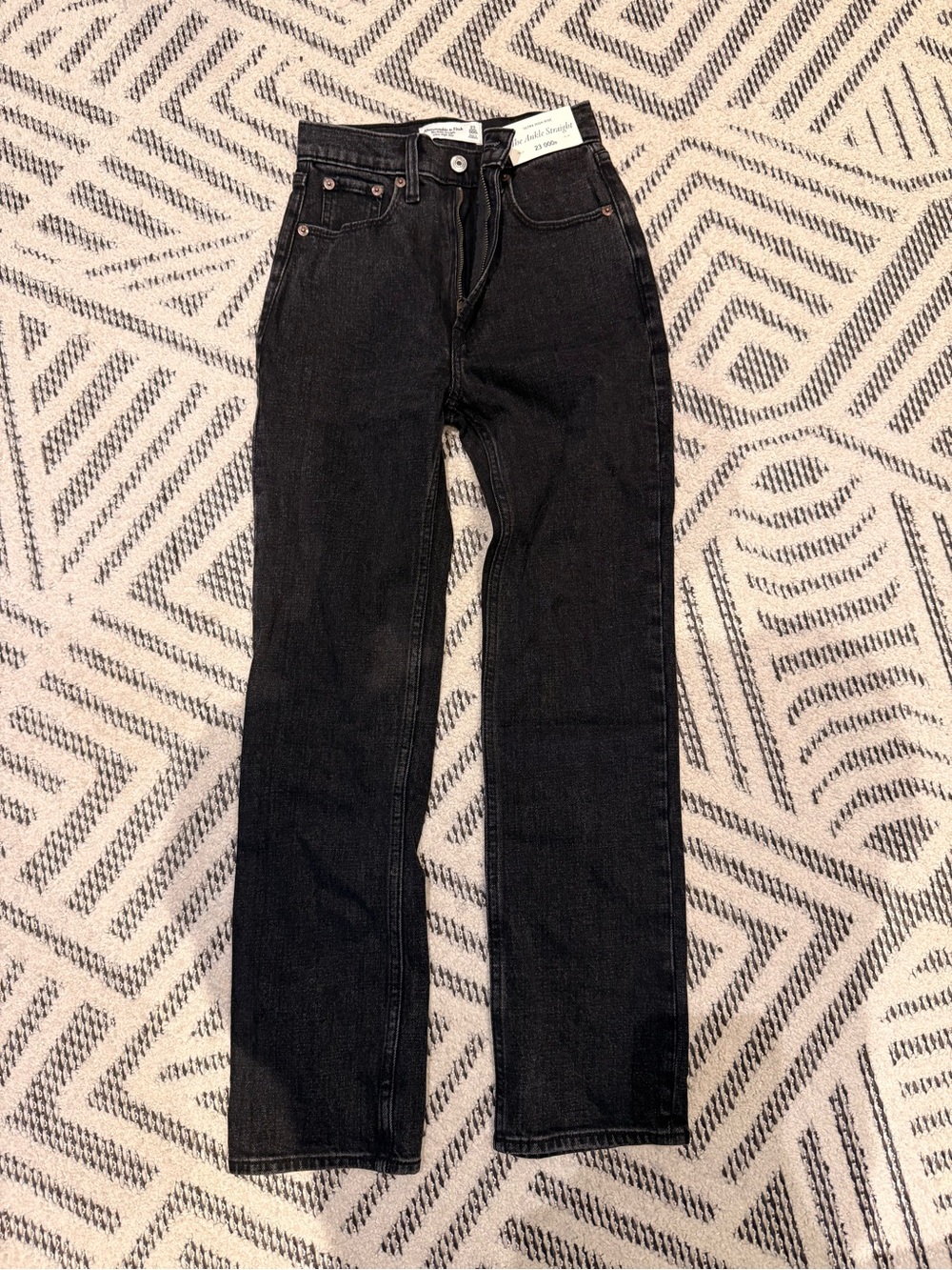 Abercrombie & Fitch Ankle ultra high rise Straight Leg Jeans in Black Wash - 23R